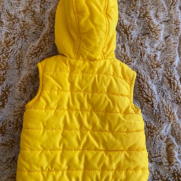 Fleece lined yellow Little Me puffer vest in 18 months - Picture 6 of 6